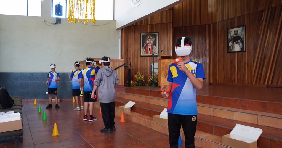 Estudiante con visor VR